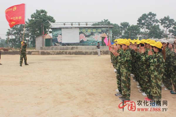 整齊列隊(duì)等開始