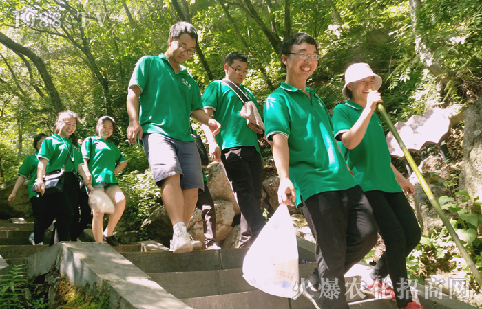 山高人為峰,路遠(yuǎn)腳更長(zhǎng)!