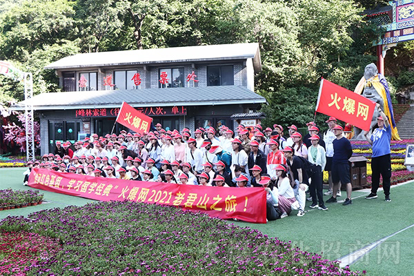 胸懷夢想、學(xué)會感恩、團結(jié)互助、才能走得更遠