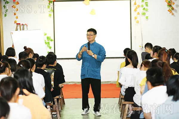 老子《道德經(jīng)》:悟道,反思不足,正確做事